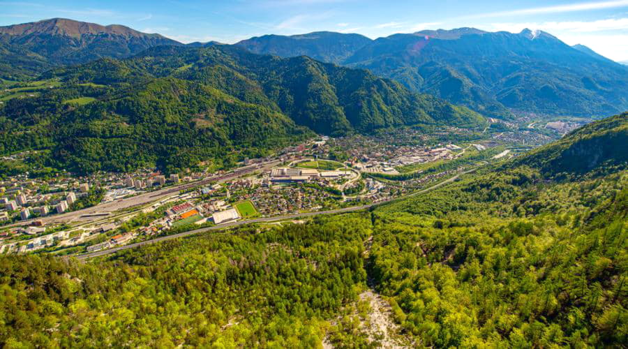 Our car rental services offer a diverse selection of vehicles at in Jesenice.